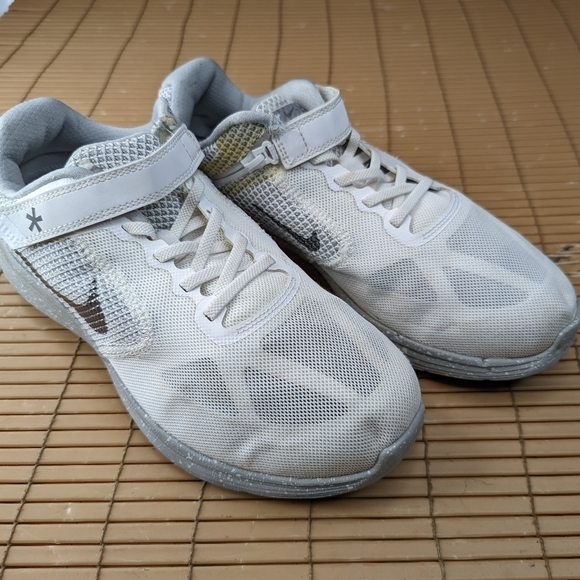 Nike Revolution 3 FlyEase white Running Shoes women's Size 9.5W   great conditio - Picture 3 of 11